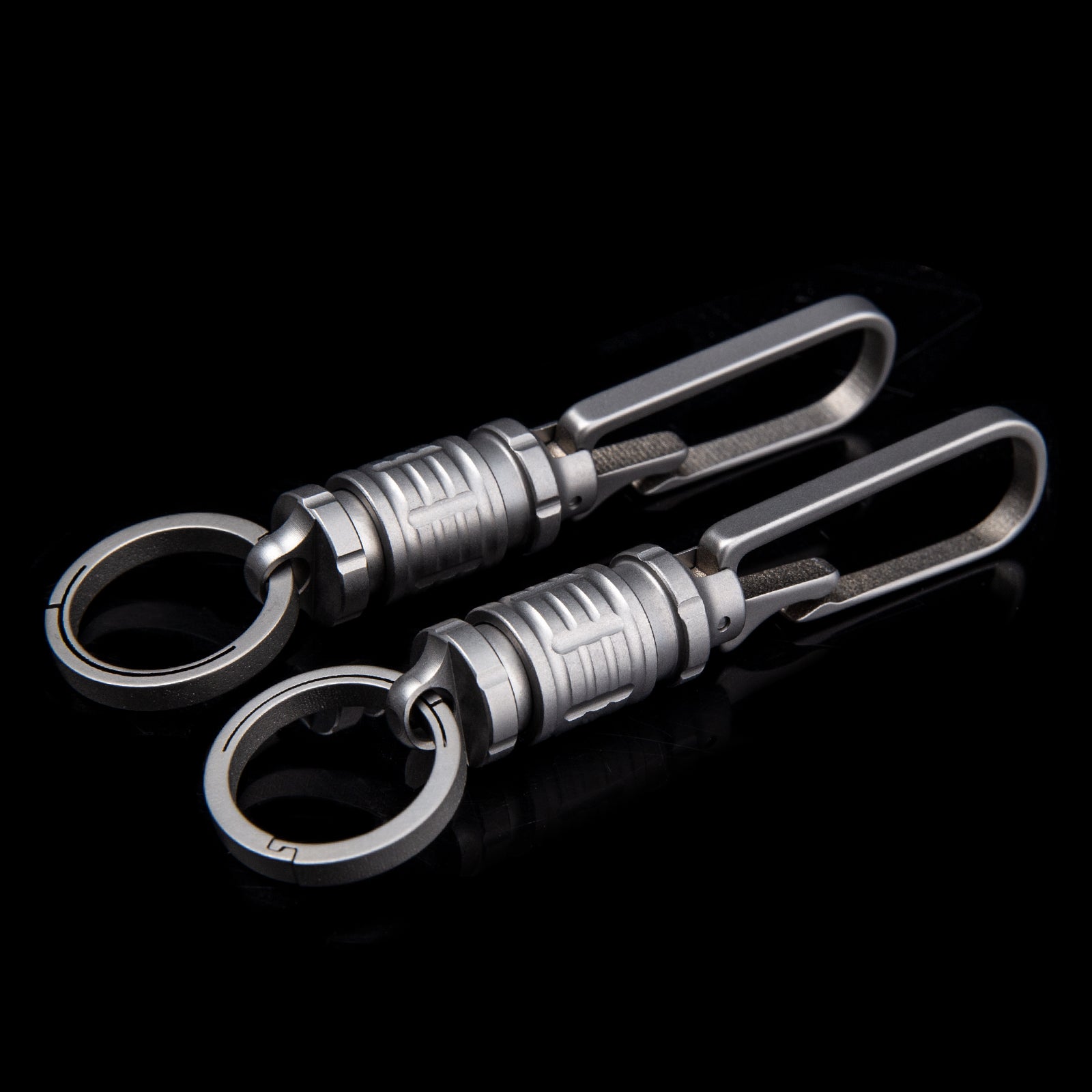 EDC Titanium Alloy Car Keychain Porable Carabiner Key Chain Hanging Buckle  Ring