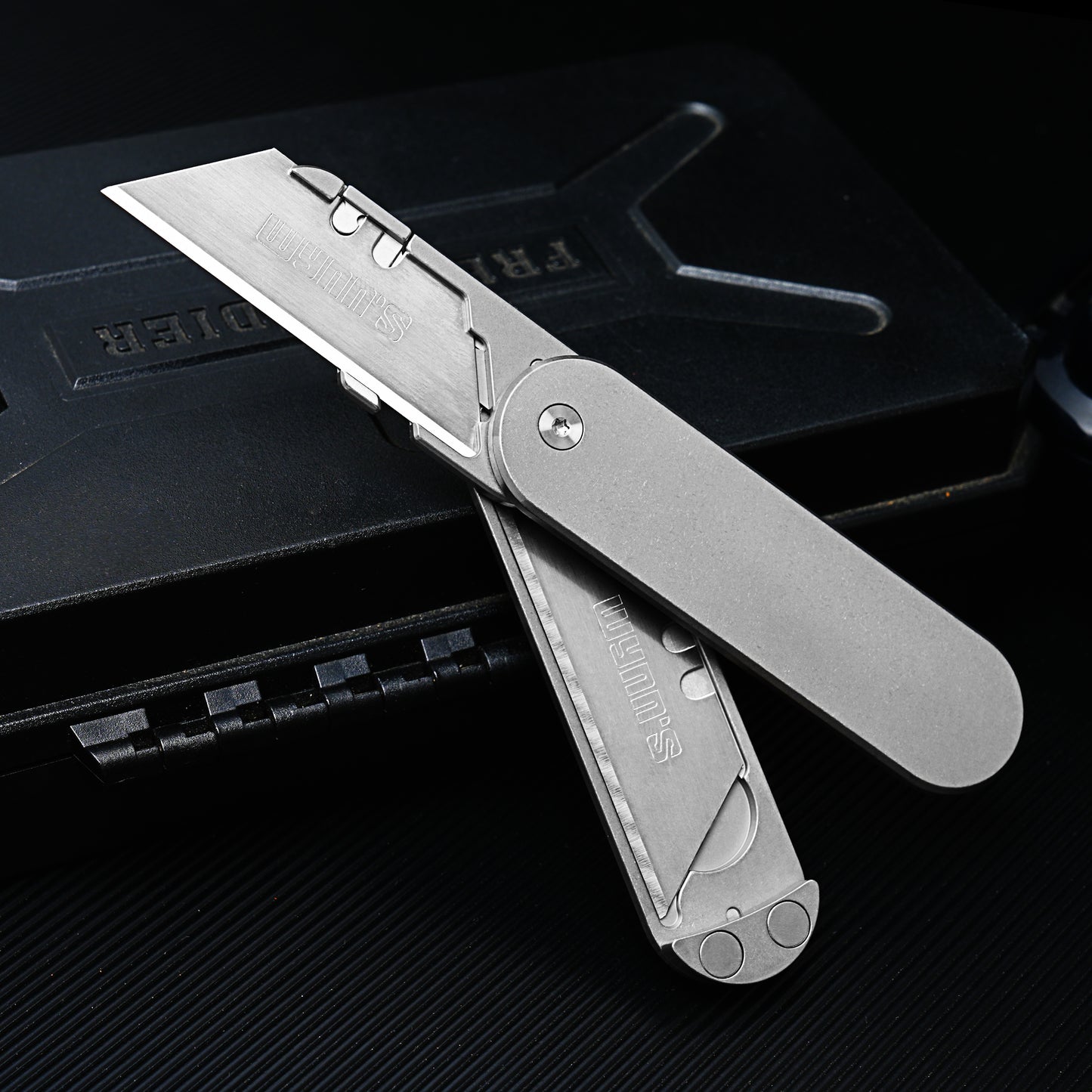 Titanium alloy tool knife, quick replacement blade, portable pocket knife, mini outdoor tool gift
