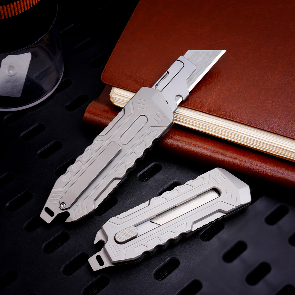 TGZUO 6.06" Heavy-Duty Retractable Utility Tool - SK5 Steel Quick-Change Cutter & Precision Machined Titanium Handle(Grey)