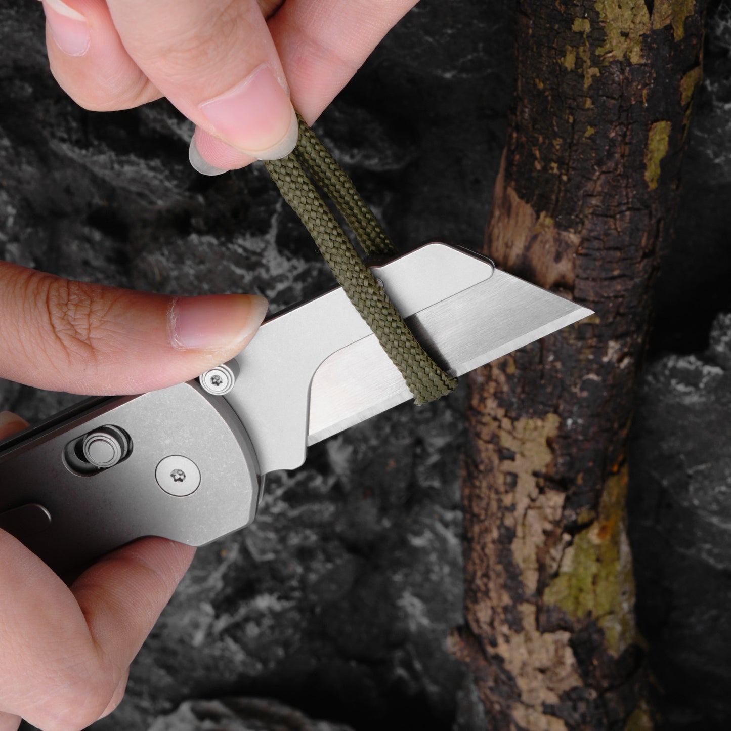 Titanium Folding Utility Knife, EDC Pocket Knife, Safety Lock Box Cutter with with 10PCS Razor Blades for Men Women