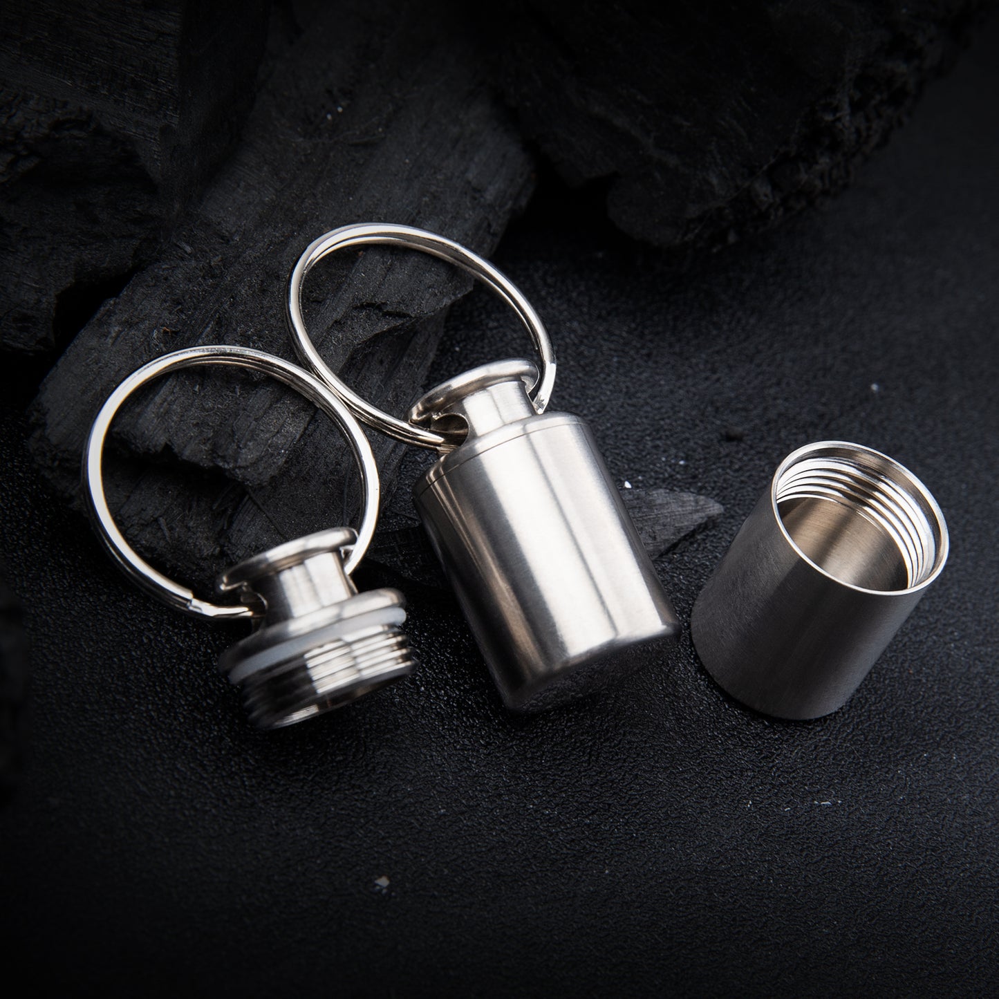 Titanium alloy sealed waterproof travel vial Pill Box Pill jar Outdoor EDC portable emergency life-saving pill bottle