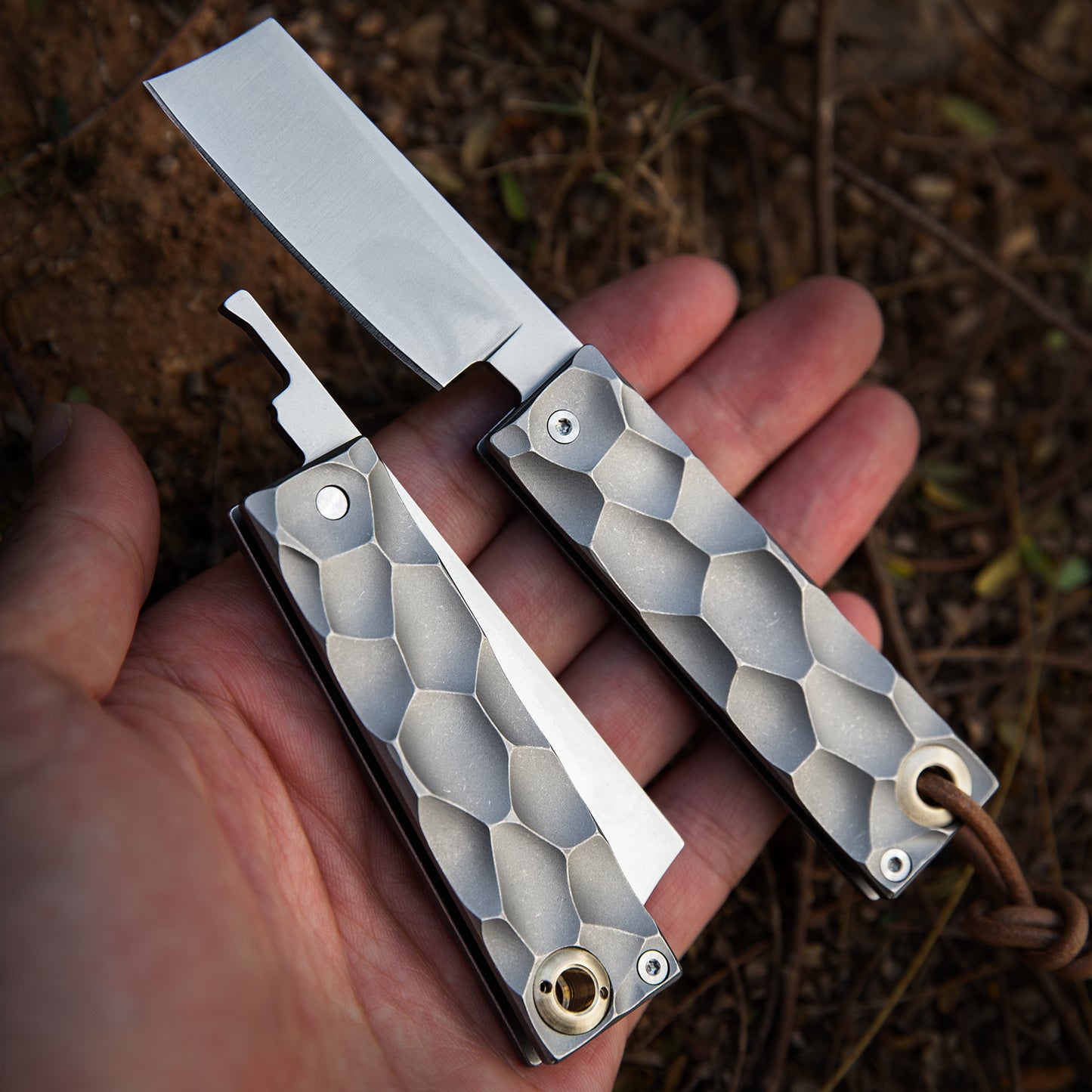 Titanium alloy folding knife portable fruit knife high-grade folding knife household portable small outdoor portable open express